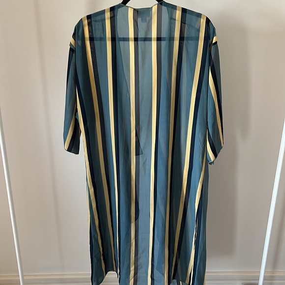 LuLaRoe Shirley - Picture 4 of 5